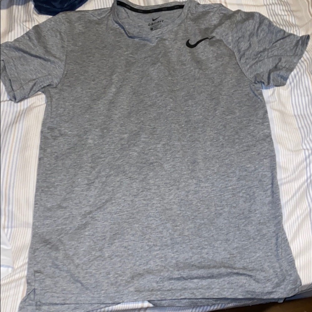 Men’s Small Nike Gray Dri-Fit Tee